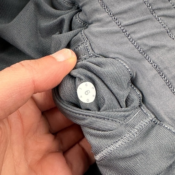 Lululemon Hotty Hot Short (4") Heathered Black - Picture 4 of 5